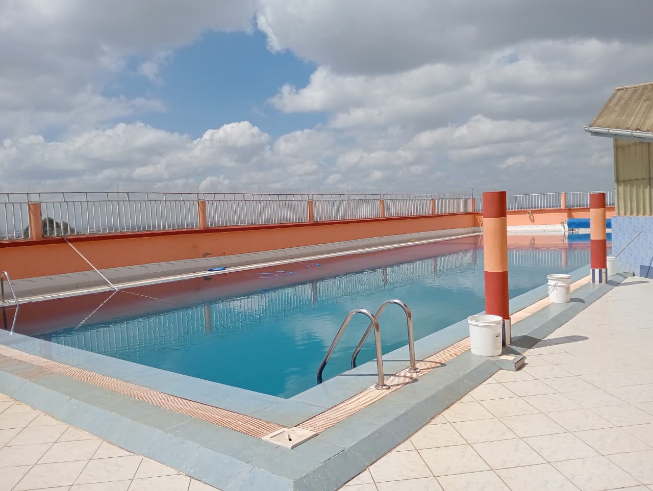 Swimming pool Photo 3